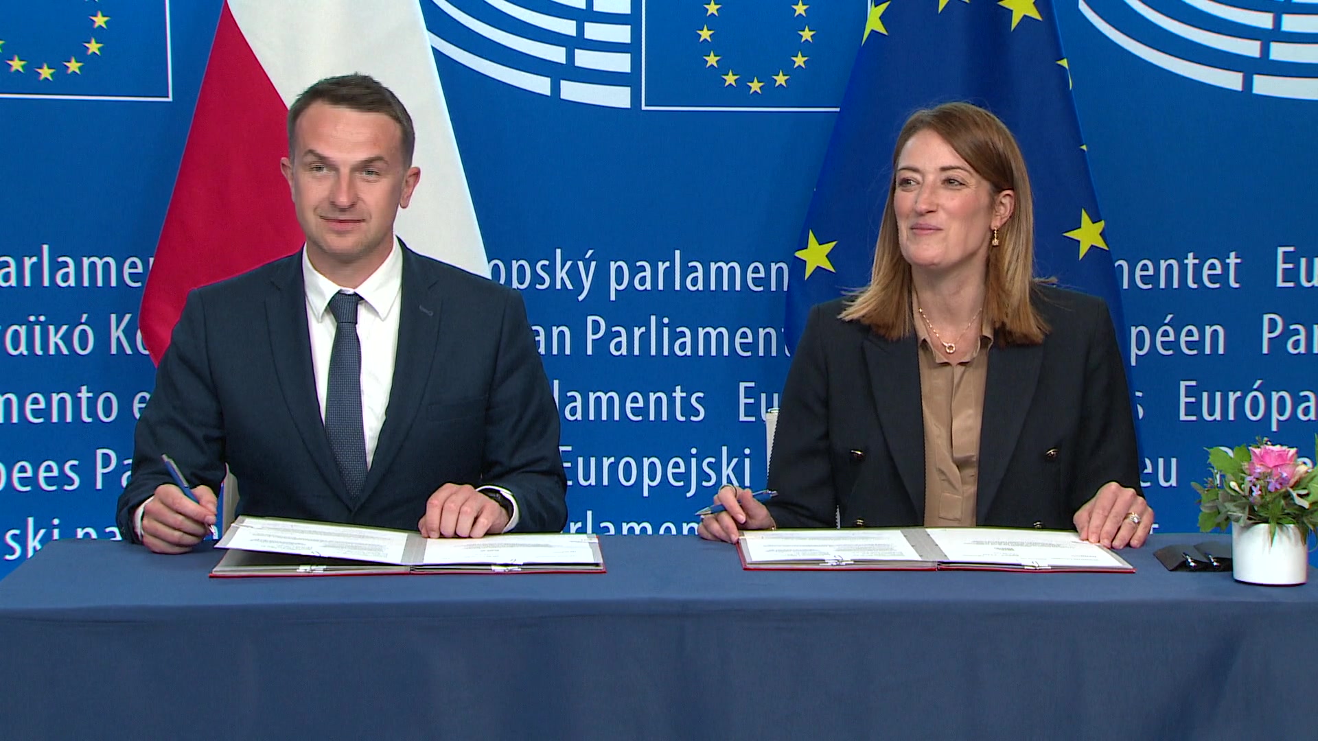 LEX signing ceremony in the presence of Roberta METSOLA, EP President and Adam SZLAPKA, Minister for the European Union on behalf of the Polish Presidency